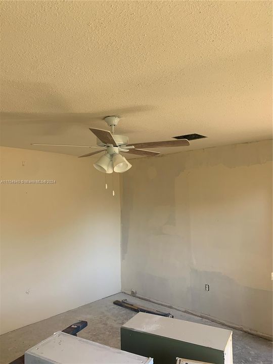 Недавно продано: $85,000 (3 спален, 1 ванн, 0 Квадратных фут)