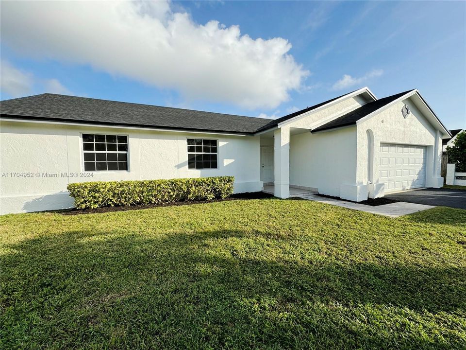 For Sale: $599,900 (4 beds, 2 baths, 1553 Square Feet)