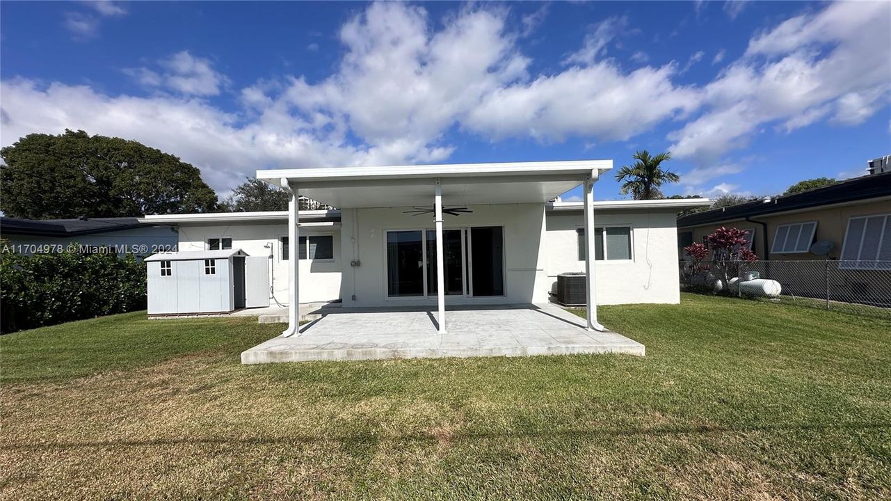 For Sale: $1,600,000 (3 beds, 2 baths, 2054 Square Feet)