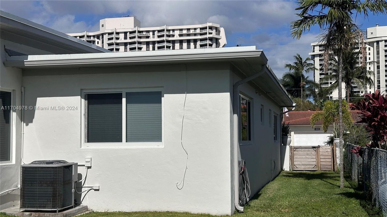 For Sale: $1,600,000 (3 beds, 2 baths, 2054 Square Feet)