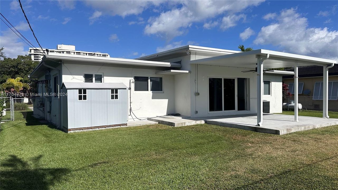 For Sale: $1,600,000 (3 beds, 2 baths, 2054 Square Feet)