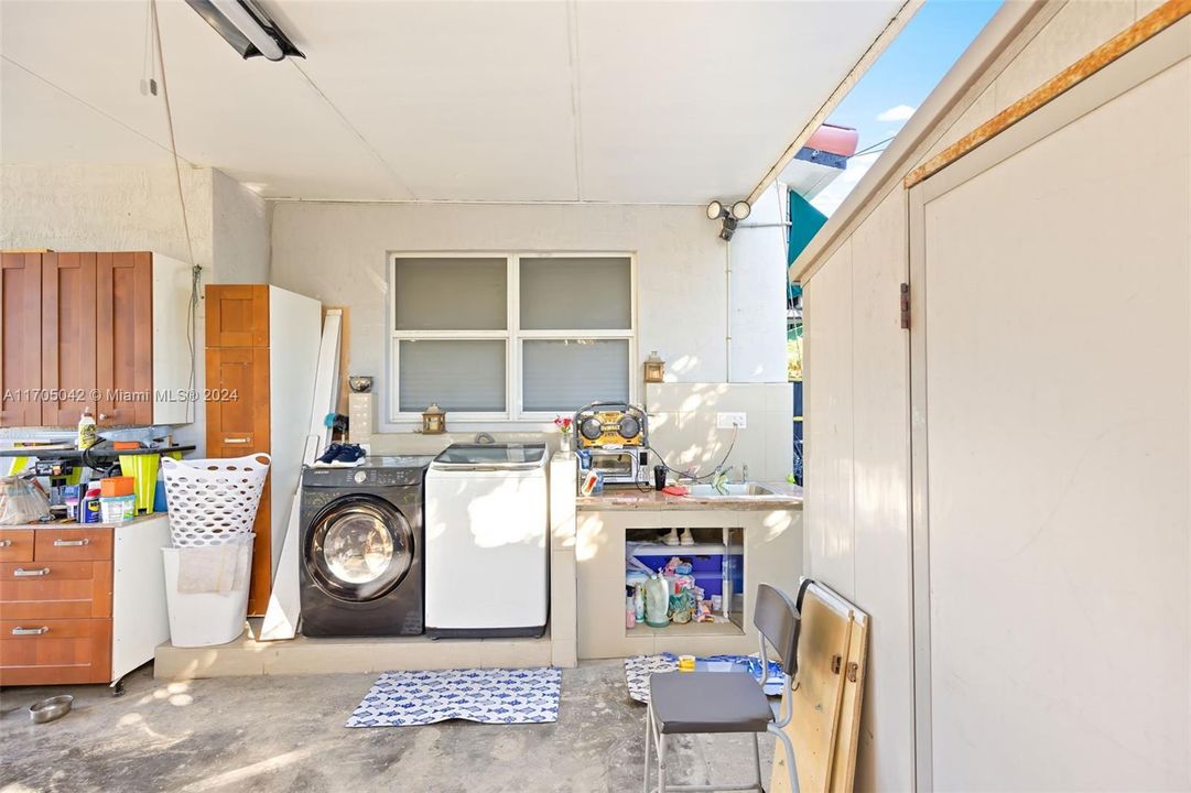 Covered Terrace w/ exterior sink