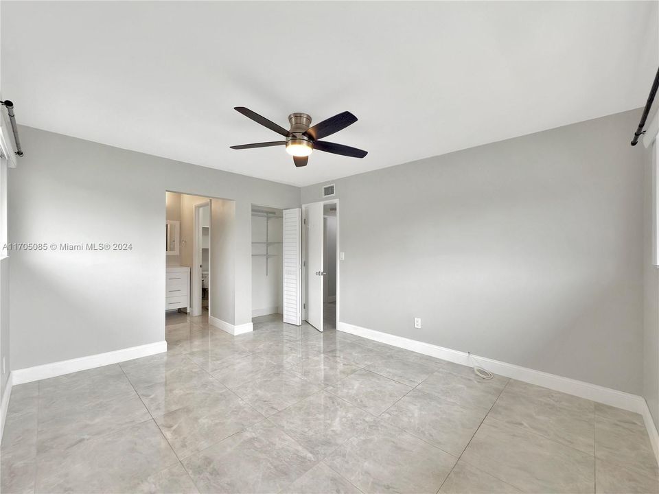 Active With Contract: $2,500 (2 beds, 2 baths, 870 Square Feet)