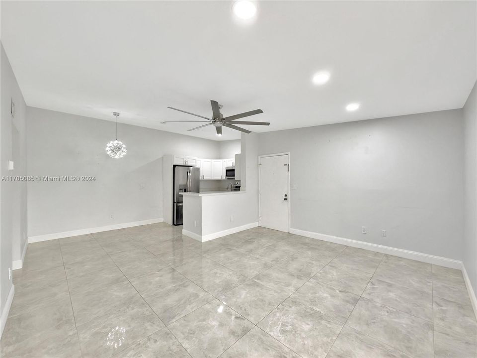 Active With Contract: $2,500 (2 beds, 2 baths, 870 Square Feet)