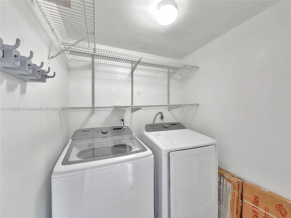 Active With Contract: $2,500 (2 beds, 2 baths, 870 Square Feet)