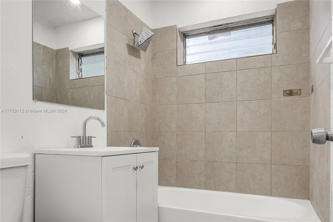 For Sale: $335,000 (2 beds, 1 baths, 616 Square Feet)