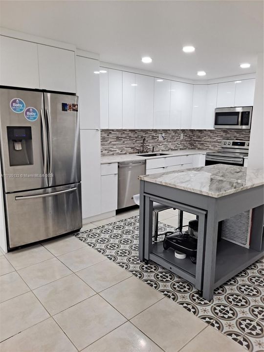 Updated Kitchen w/stainless steel appaliances