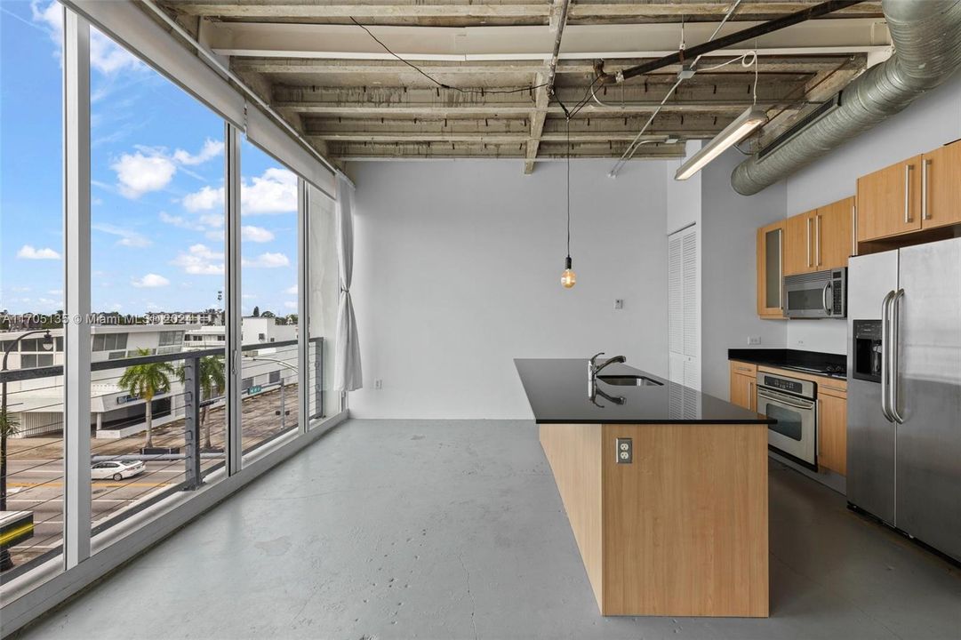 For Sale: $418,000 (1 beds, 1 baths, 851 Square Feet)