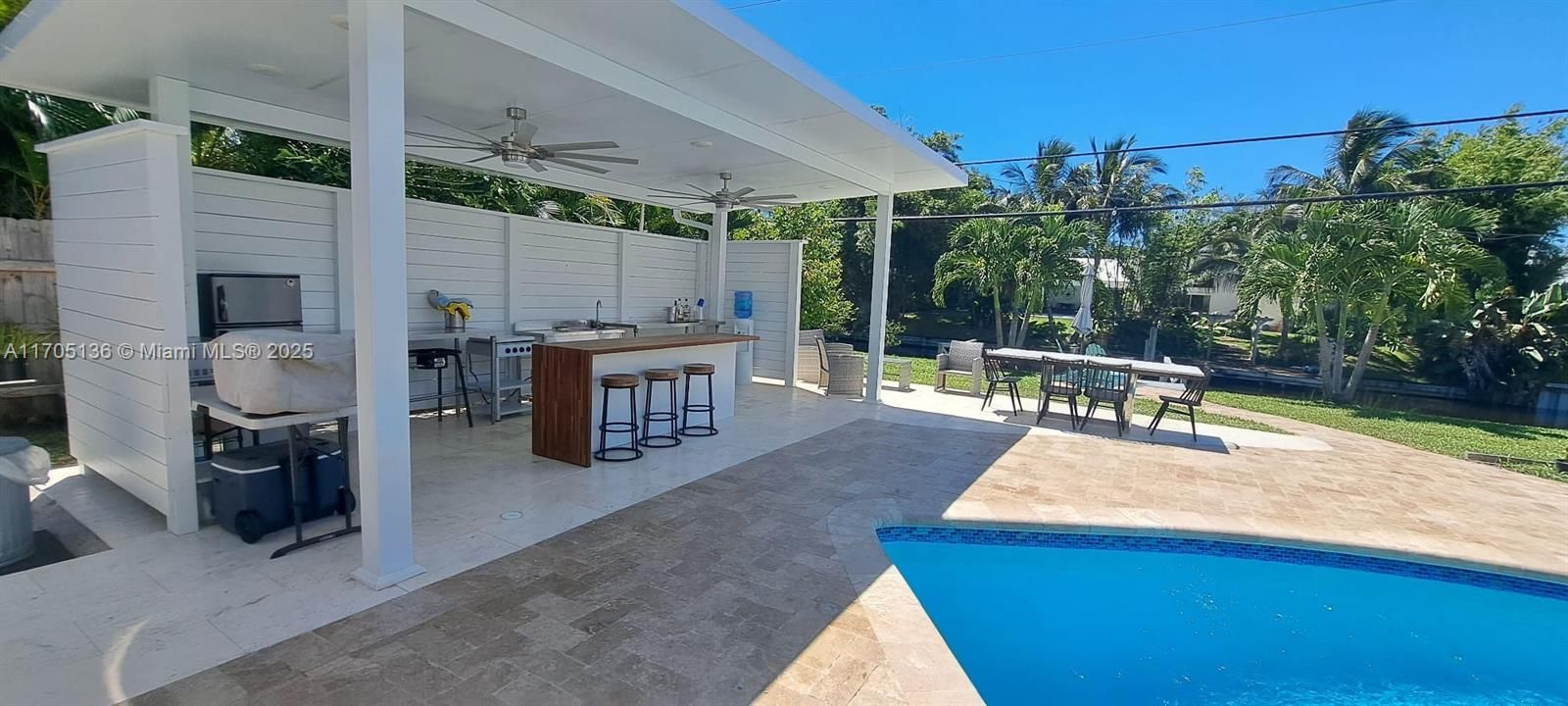 Под контрактом: $1,149,000 (3 спален, 2 ванн, 1488 Квадратных фут)