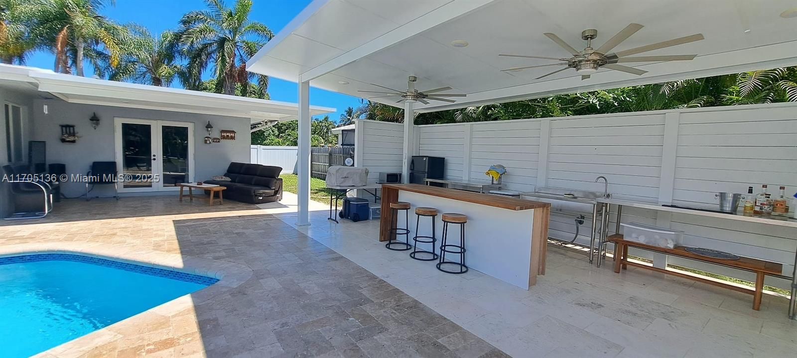 Под контрактом: $1,149,000 (3 спален, 2 ванн, 1488 Квадратных фут)