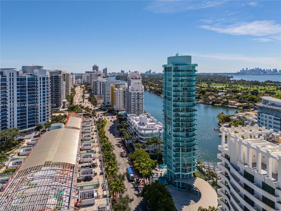 For Sale: $2,900,000 (2 beds, 2 baths, 2600 Square Feet)