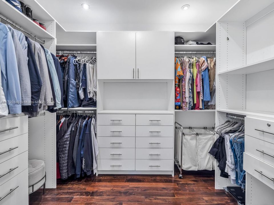 Recently Rented: $9,500 (3 beds, 2 baths, 2022 Square Feet)