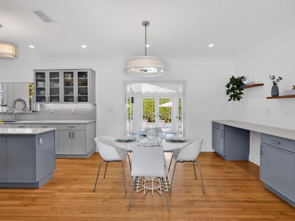 Recently Rented: $9,500 (3 beds, 2 baths, 2022 Square Feet)