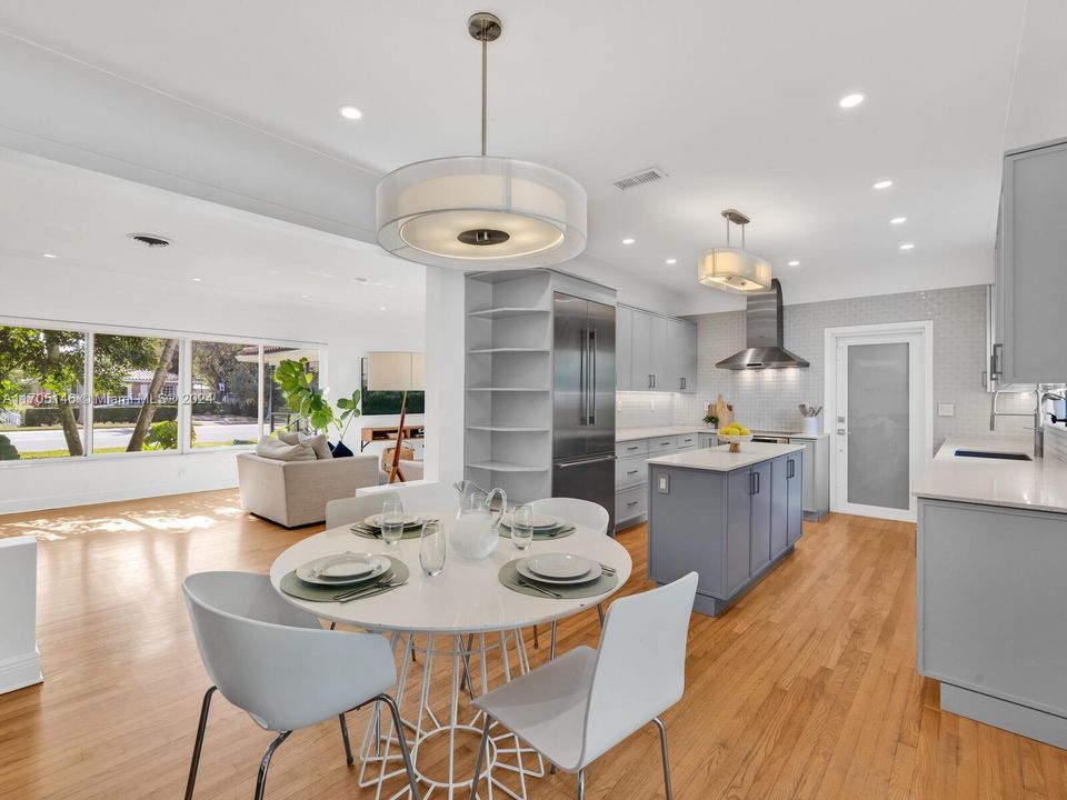 Recently Rented: $9,500 (3 beds, 2 baths, 2022 Square Feet)