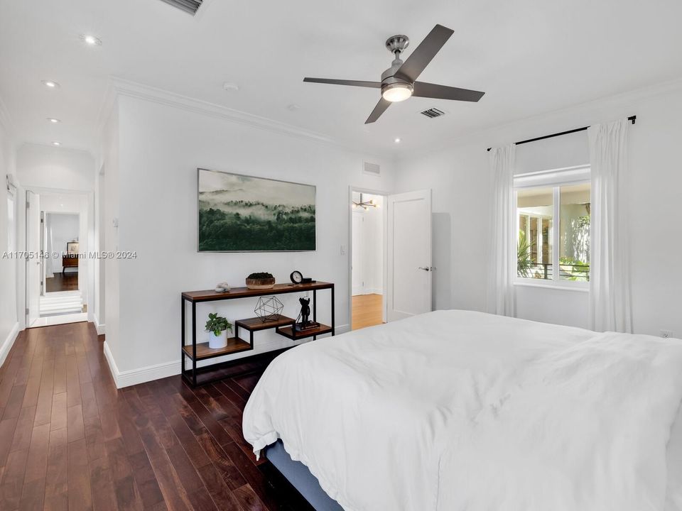 Recently Rented: $9,500 (3 beds, 2 baths, 2022 Square Feet)