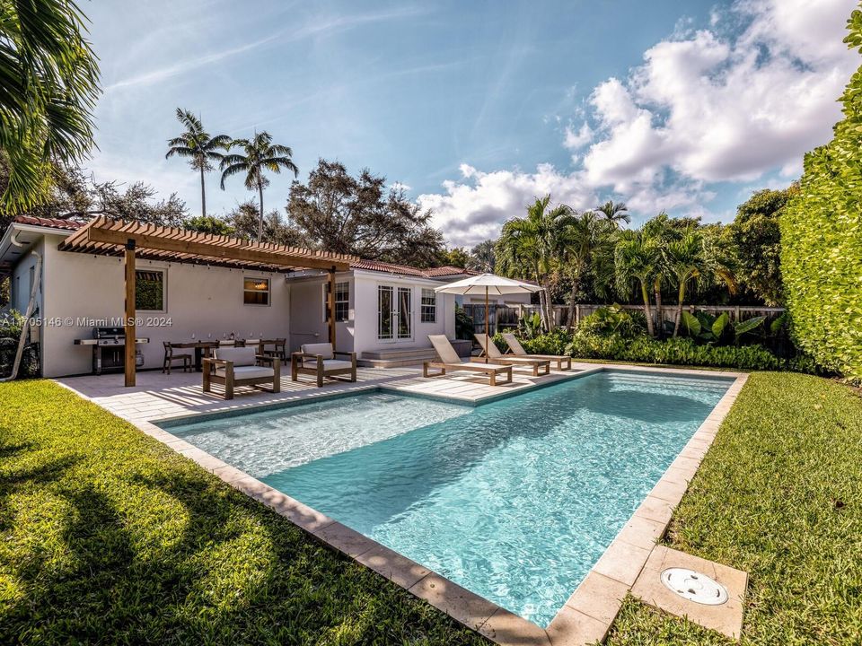 Recently Rented: $9,500 (3 beds, 2 baths, 2022 Square Feet)