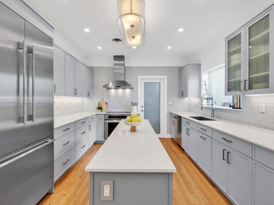 Recently Rented: $9,500 (3 beds, 2 baths, 2022 Square Feet)