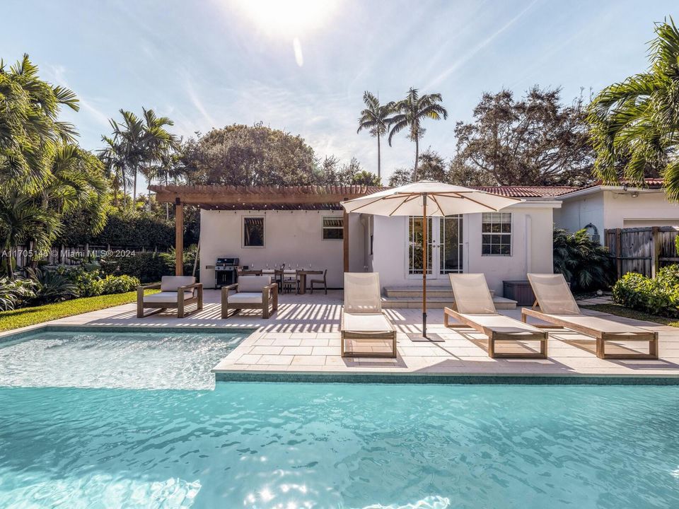 Recently Rented: $9,500 (3 beds, 2 baths, 2022 Square Feet)