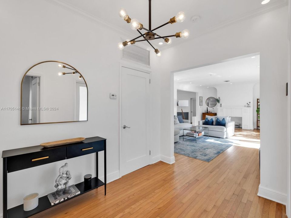 Recently Rented: $9,500 (3 beds, 2 baths, 2022 Square Feet)