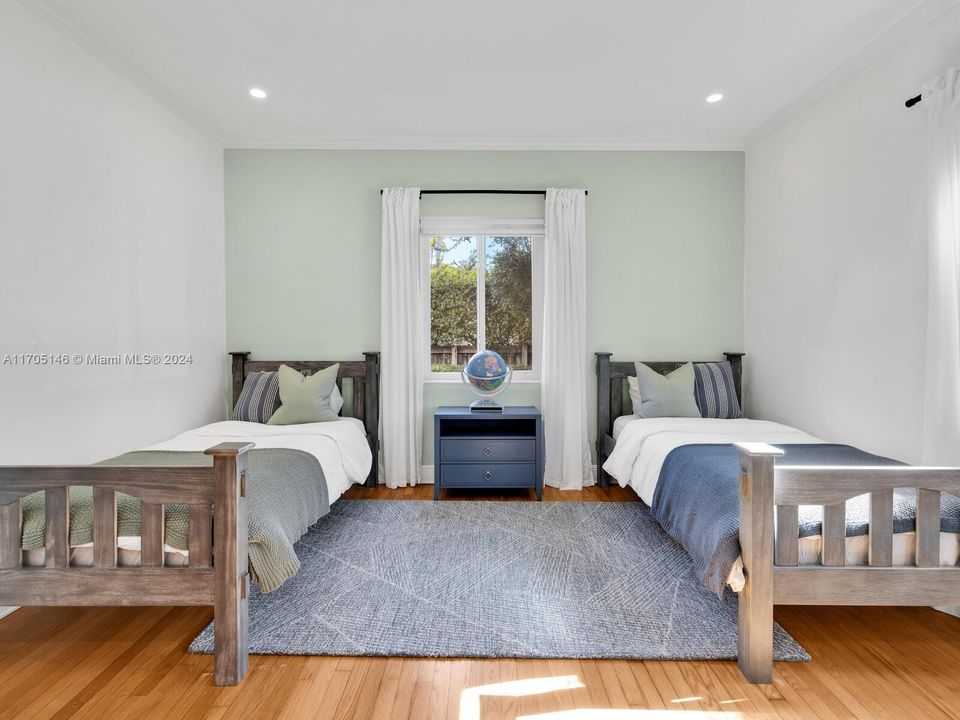 Recently Rented: $9,500 (3 beds, 2 baths, 2022 Square Feet)