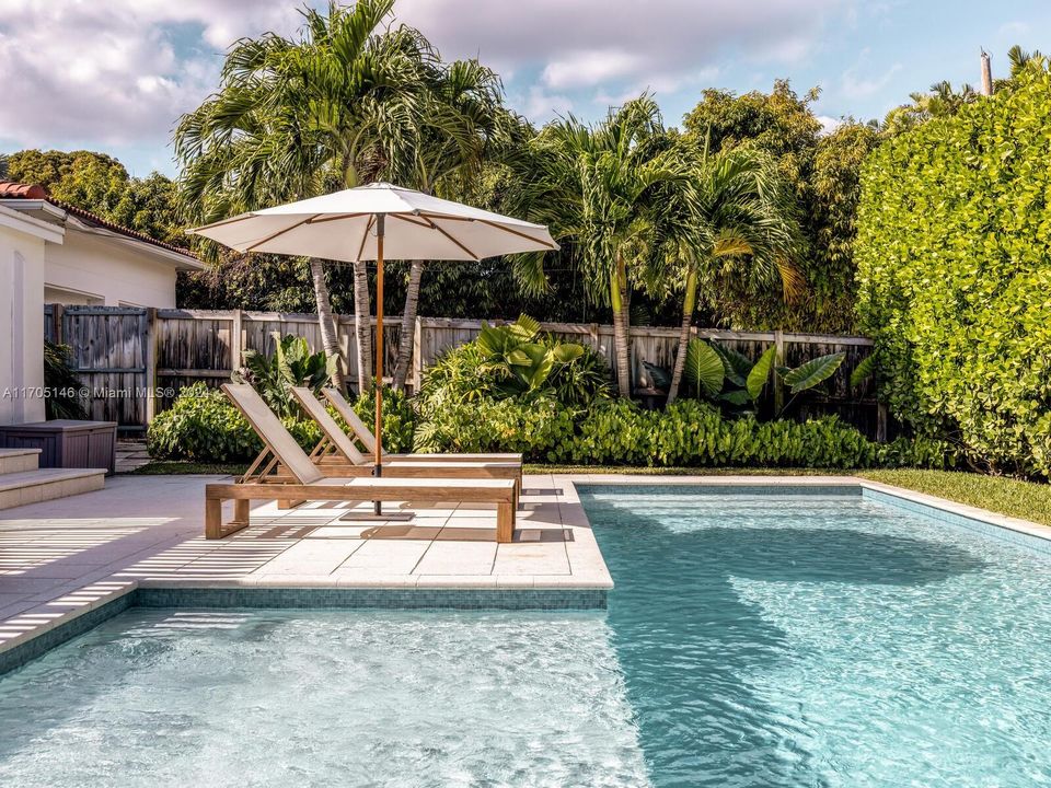 Recently Rented: $9,500 (3 beds, 2 baths, 2022 Square Feet)