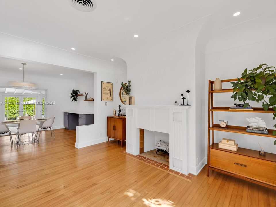 Recently Rented: $9,500 (3 beds, 2 baths, 2022 Square Feet)