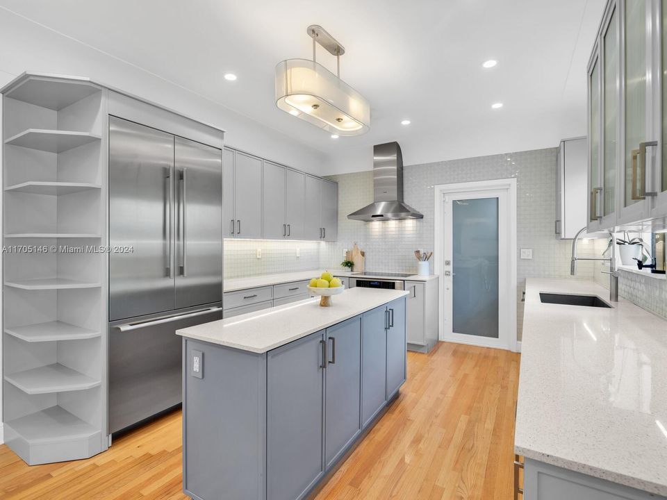 Recently Rented: $9,500 (3 beds, 2 baths, 2022 Square Feet)