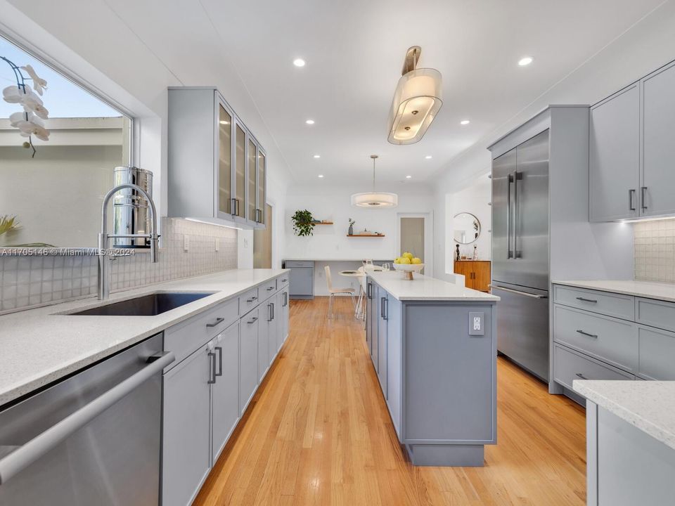 Recently Rented: $9,500 (3 beds, 2 baths, 2022 Square Feet)