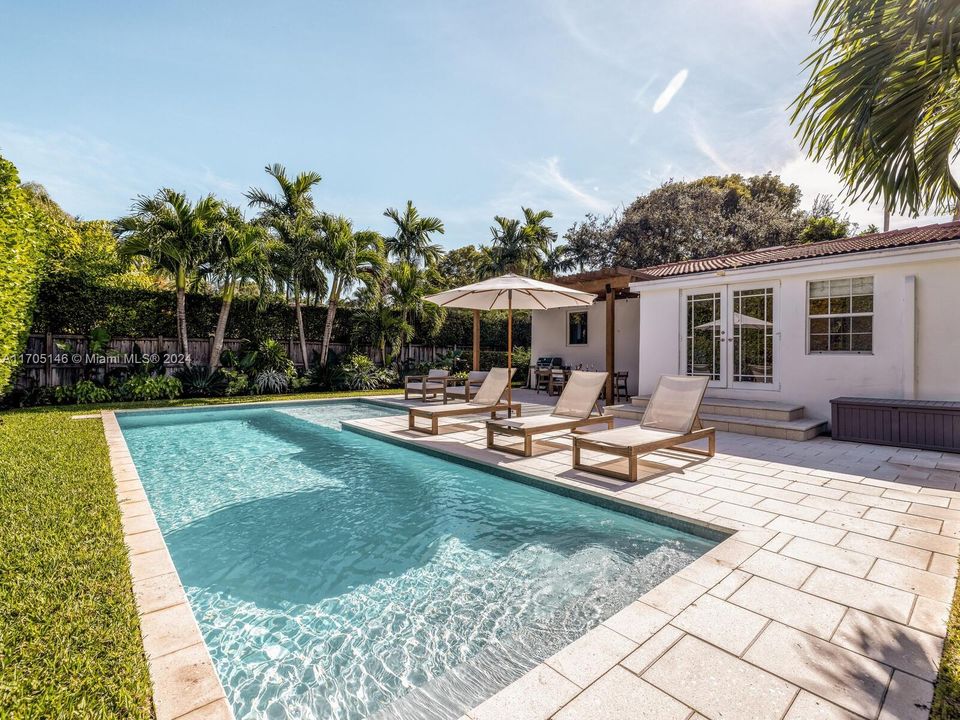 Recently Rented: $9,500 (3 beds, 2 baths, 2022 Square Feet)