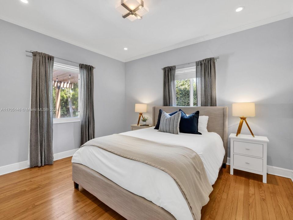 Recently Rented: $9,500 (3 beds, 2 baths, 2022 Square Feet)