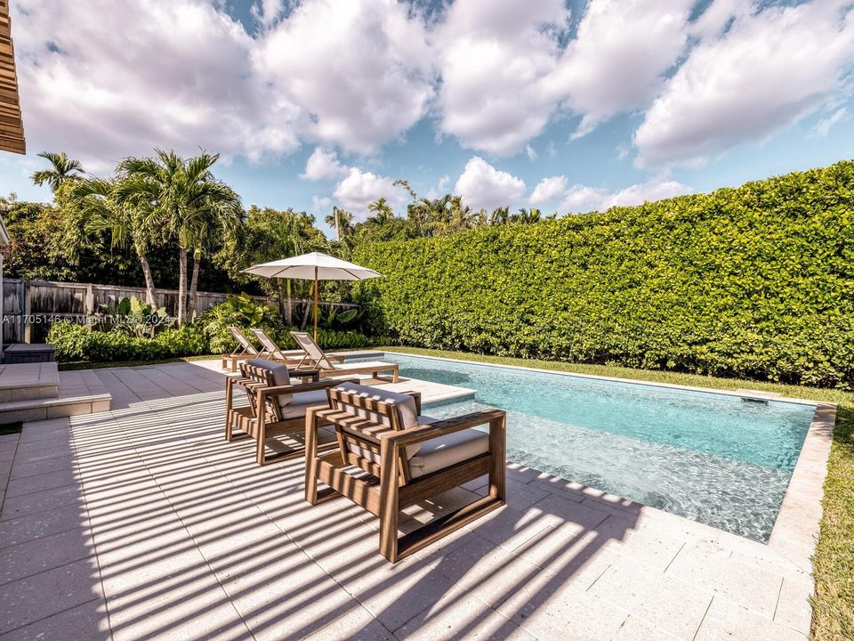 Recently Rented: $9,500 (3 beds, 2 baths, 2022 Square Feet)