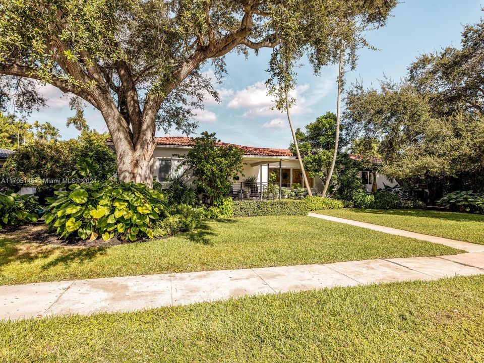 Recently Rented: $9,500 (3 beds, 2 baths, 2022 Square Feet)