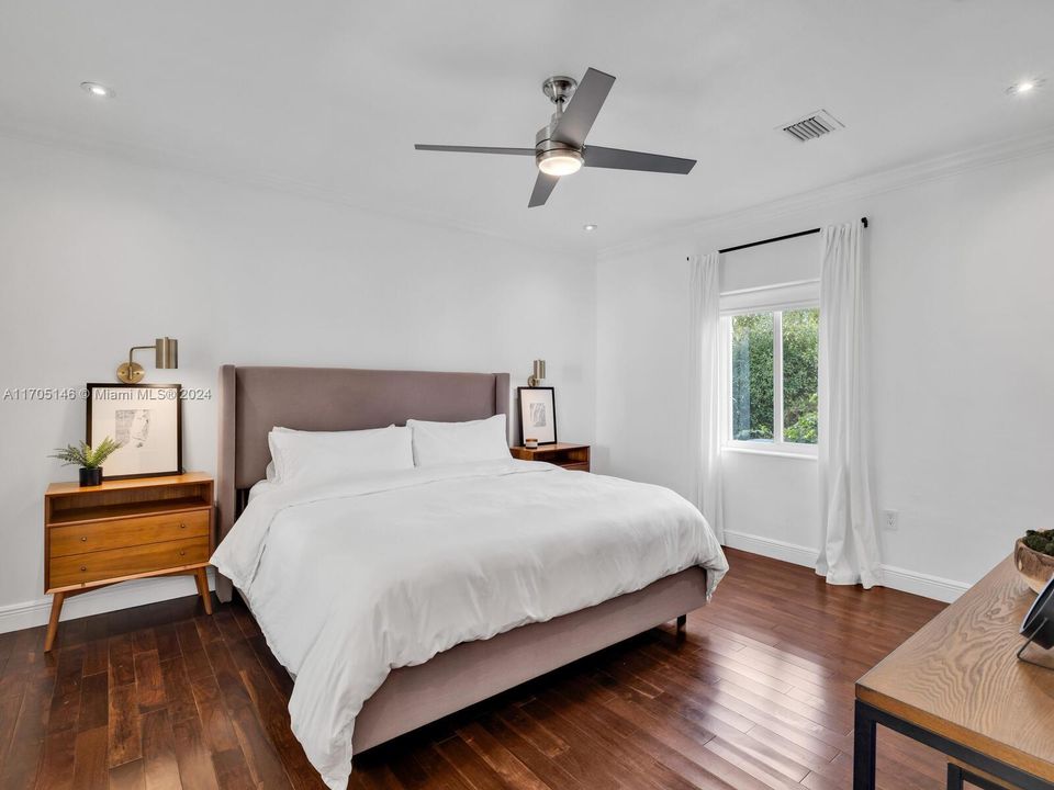 Recently Rented: $9,500 (3 beds, 2 baths, 2022 Square Feet)