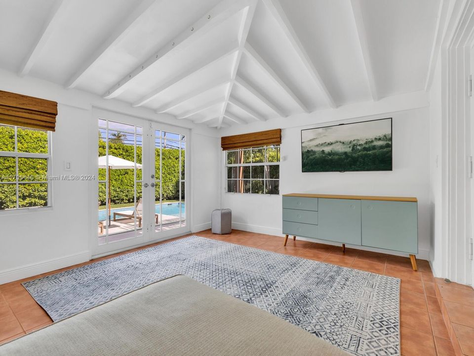 Recently Rented: $9,500 (3 beds, 2 baths, 2022 Square Feet)