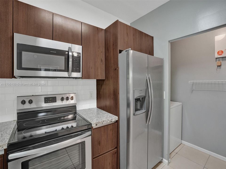 For Rent: $2,850 (2 beds, 2 baths, 1068 Square Feet)