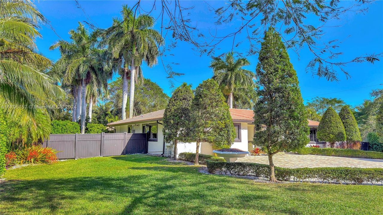 En Venta: $1,450,000 (3 camas, 4 baños, 2715 Pies cuadrados)