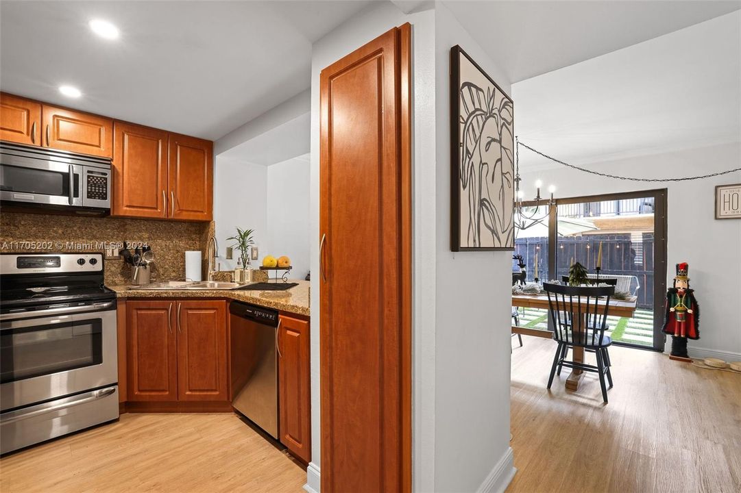 For Sale: $490,000 (2 beds, 1 baths, 1152 Square Feet)