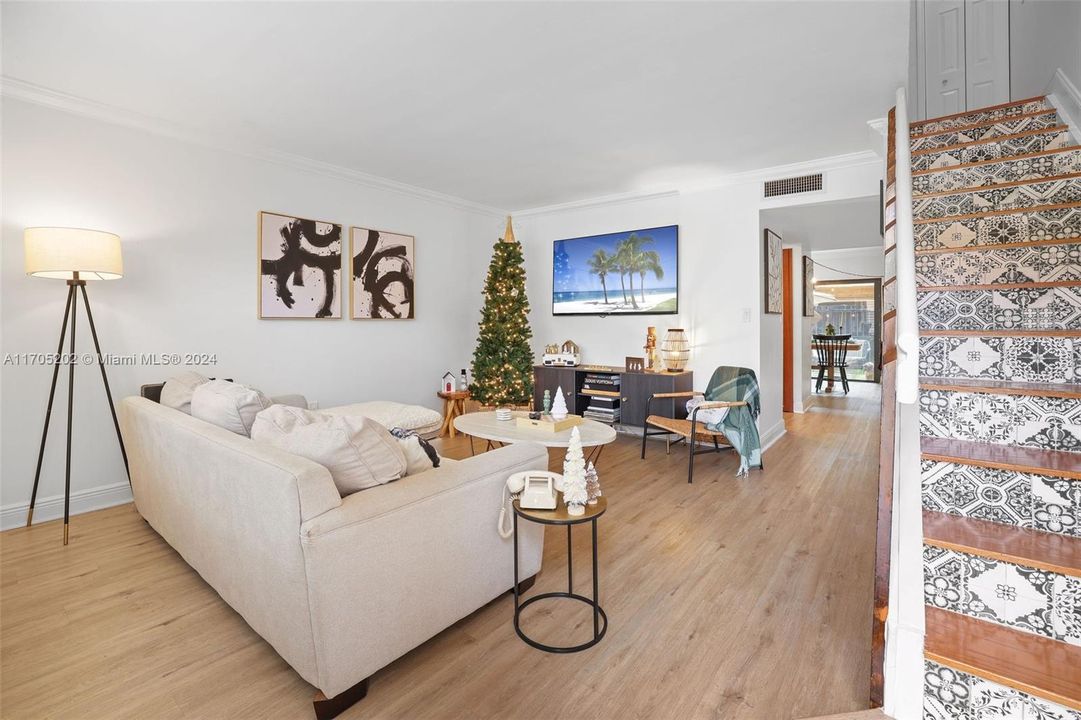 For Sale: $490,000 (2 beds, 1 baths, 1152 Square Feet)