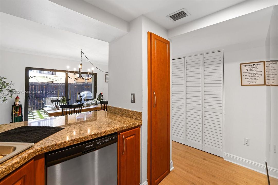 For Sale: $490,000 (2 beds, 1 baths, 1152 Square Feet)