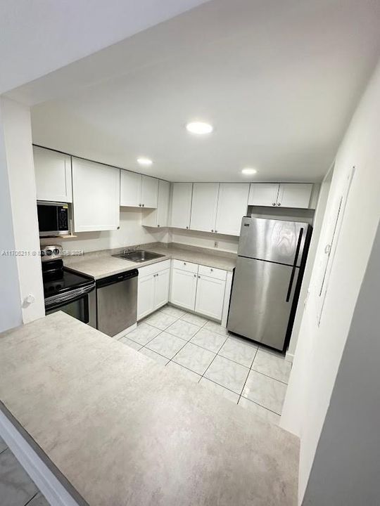 For Sale: $183,500 (1 beds, 1 baths, 720 Square Feet)