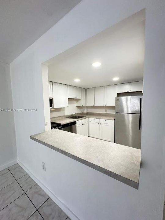 For Sale: $183,500 (1 beds, 1 baths, 720 Square Feet)