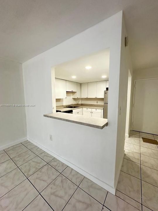 For Sale: $183,500 (1 beds, 1 baths, 720 Square Feet)