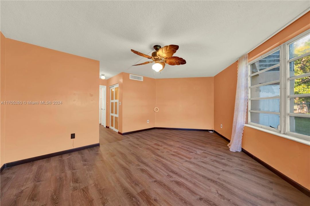 For Sale: $296,500 (2 beds, 2 baths, 1789 Square Feet)