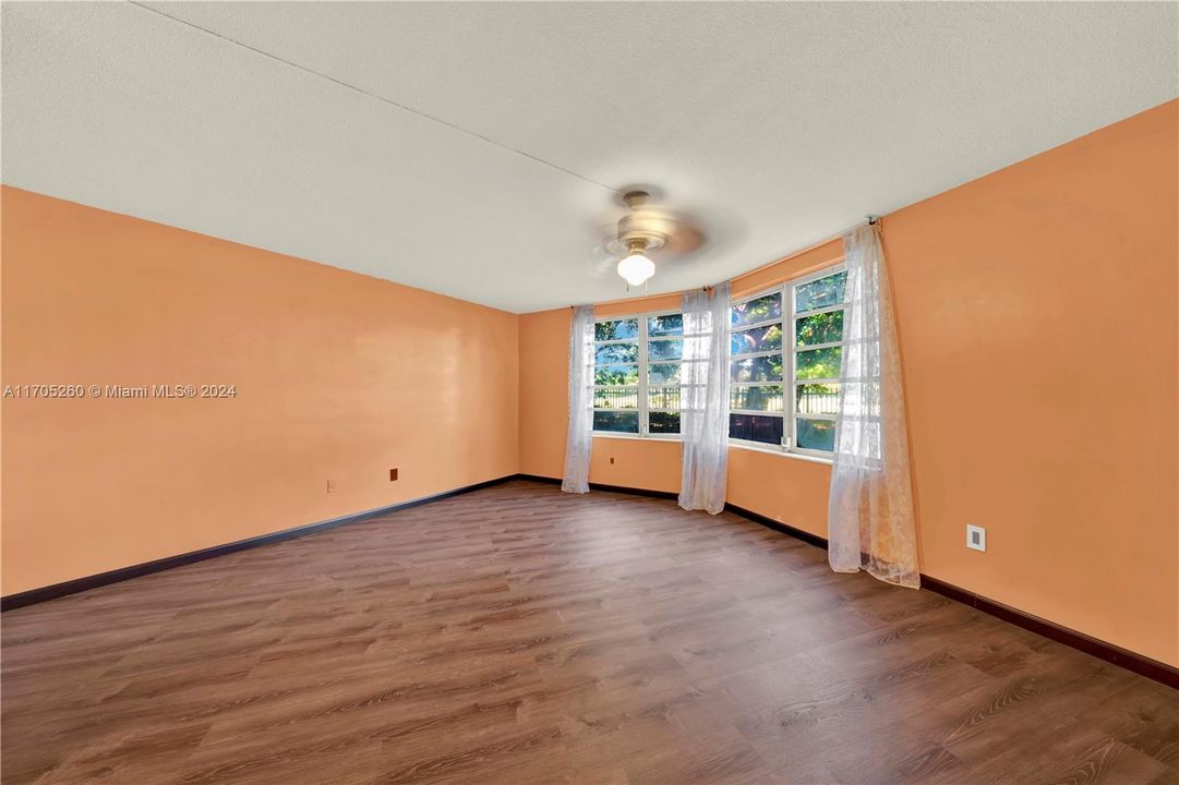 For Sale: $296,500 (2 beds, 2 baths, 1789 Square Feet)