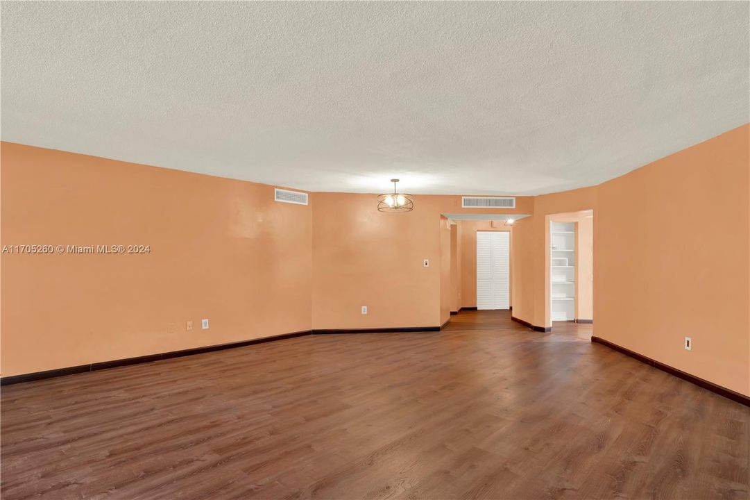 For Sale: $296,500 (2 beds, 2 baths, 1789 Square Feet)