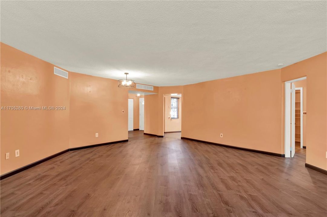 For Sale: $296,500 (2 beds, 2 baths, 1789 Square Feet)