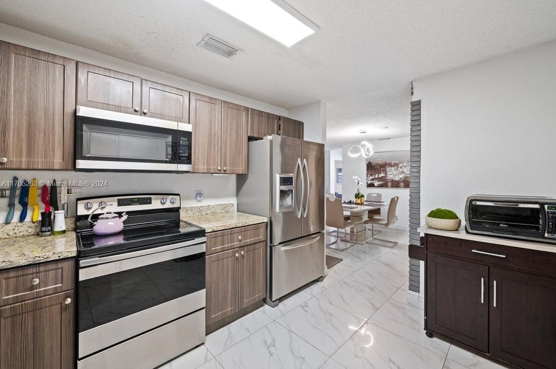 Active With Contract: $3,200 (3 beds, 1 baths, 1517 Square Feet)