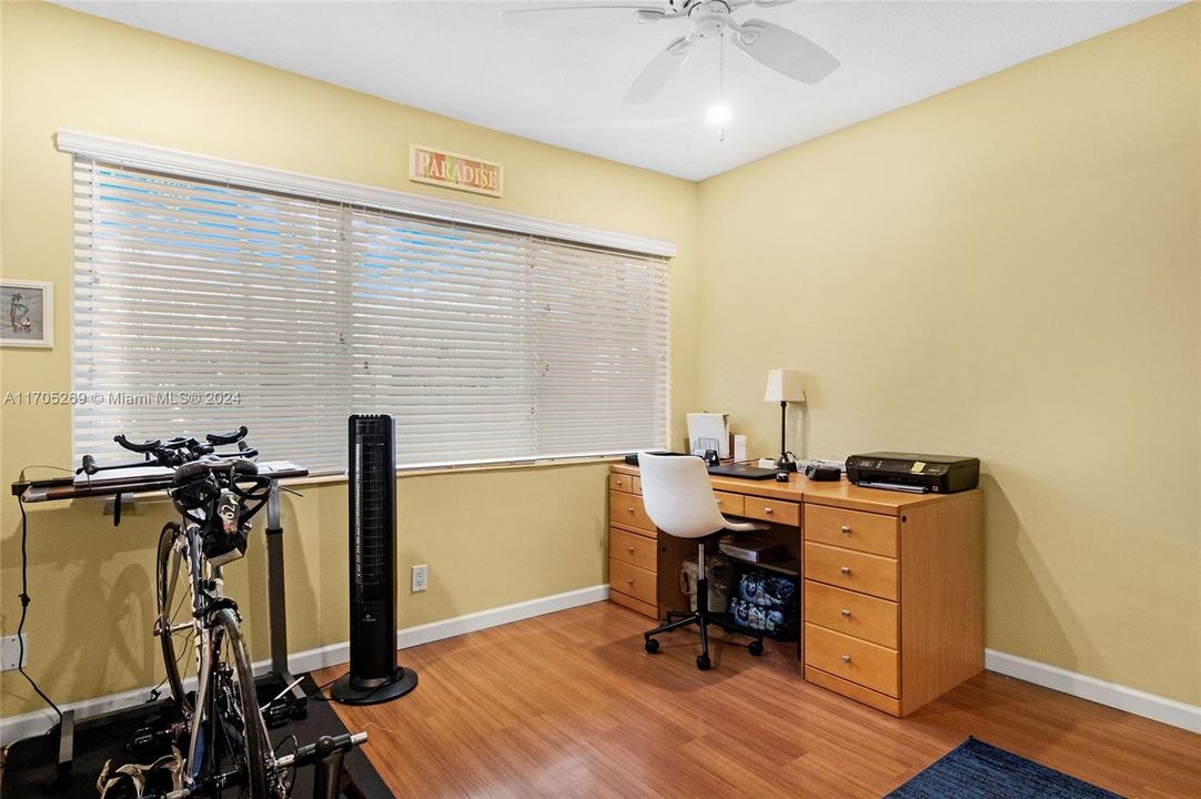 For Sale: $375,000 (2 beds, 1 baths, 720 Square Feet)