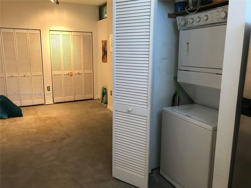 For Sale: $385,000 (1 beds, 1 baths, 822 Square Feet)