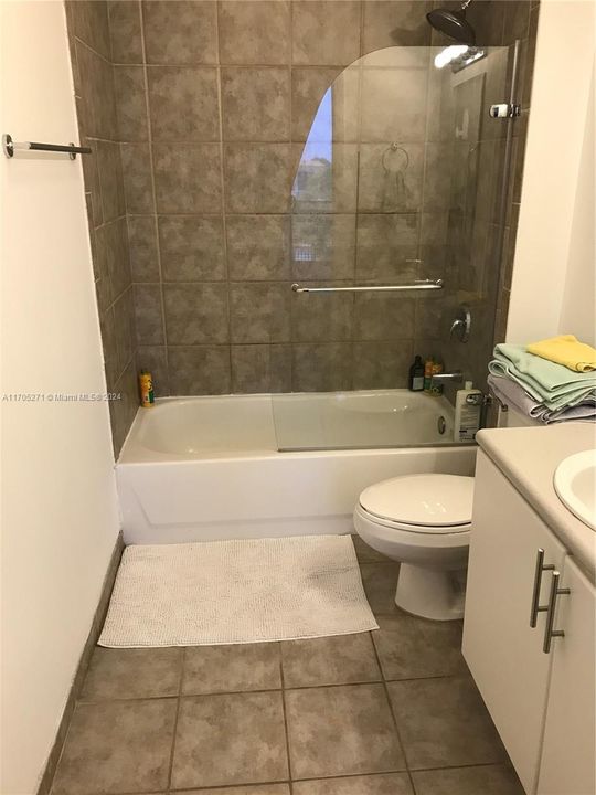 For Sale: $385,000 (1 beds, 1 baths, 822 Square Feet)